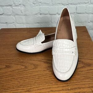 Naturalizer Mia White Crocodile Embossed Leather Slip On Penny Loafer Flat Shoe